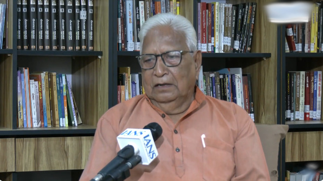 Narendra Modi was introduced to RSS by this person