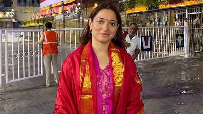 Tamannah visits Tirumala shrine along with family