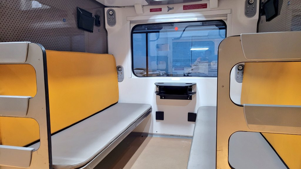 Vande Bharat vs Amrit Bharat train differences in speed fares and facilities