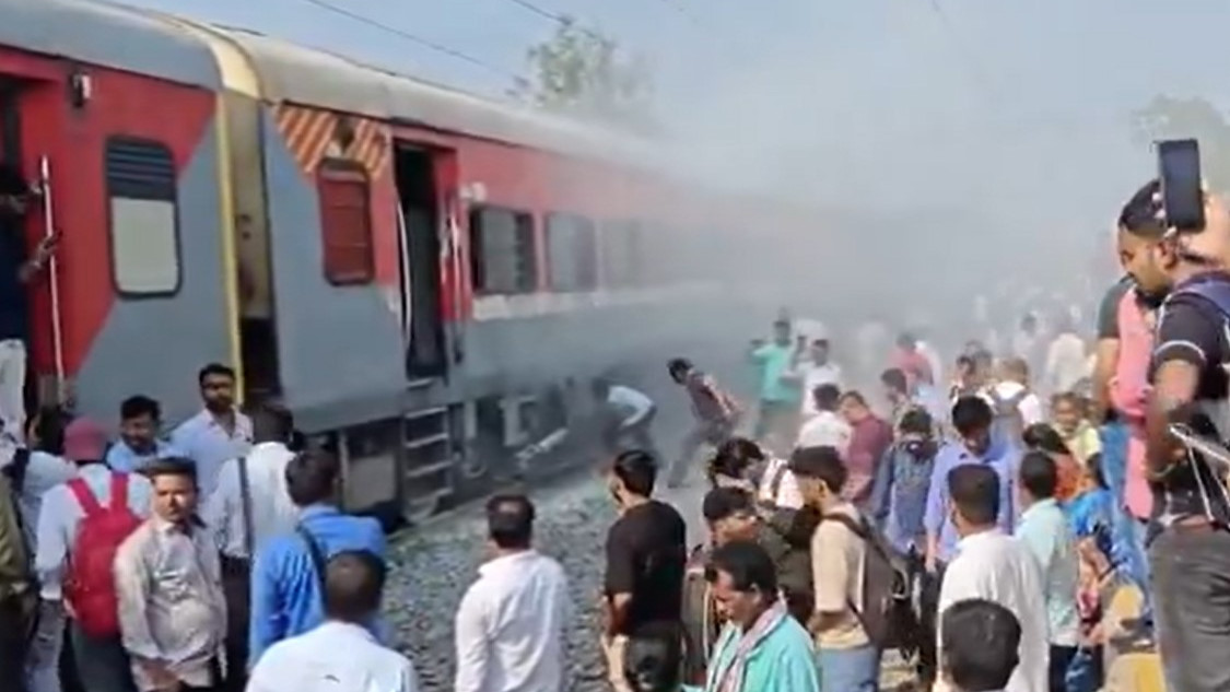 Fire in Sirpur Kaghaznagar train major danger averted