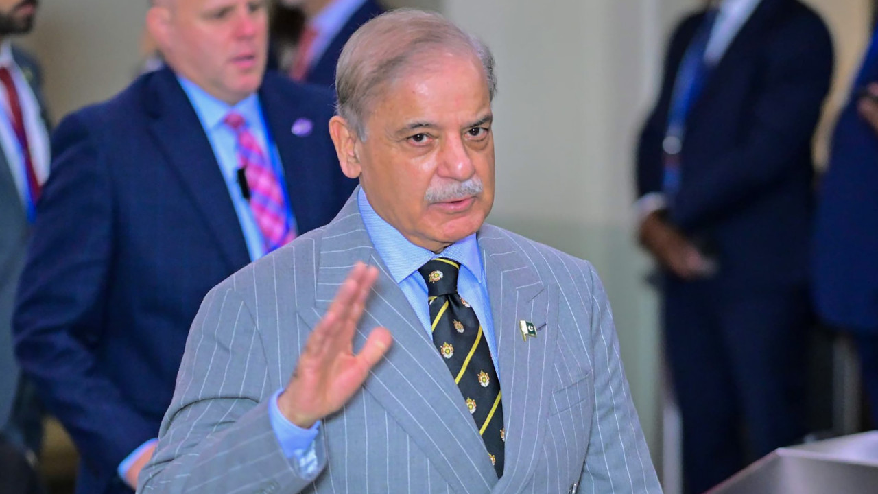 Pakistan gets huge relief as IMF agrees to 121 billion dollar funding