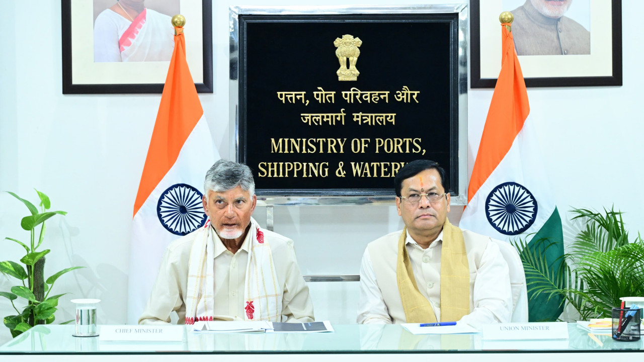 Chandrababu Naidu seeks Centers cooperation for Andhra Pradesh port development