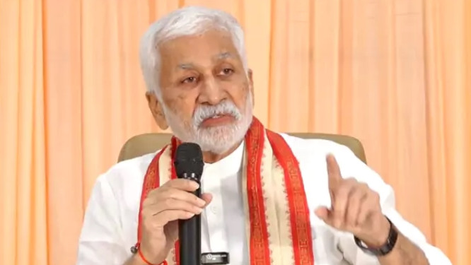 Vijayasai Reddy invites colleague into his new party