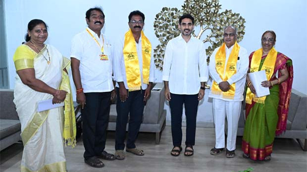 Nara Lokesh welcomes key Mangalagiri YSRCP leader into TDP