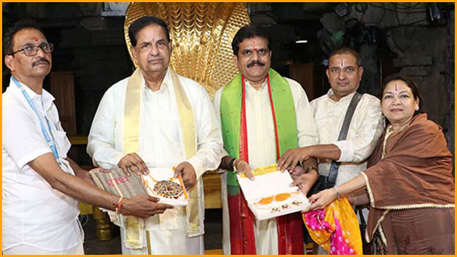Jaipur couple presents expensive gift to Tirumala Srivaru