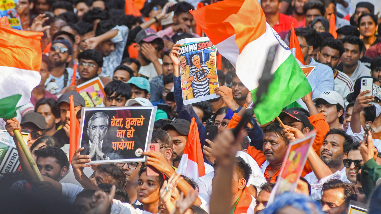 Cockroach Party protests in Delhi Centre issues key orders to states