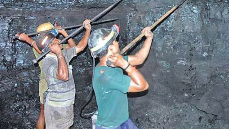 Singareni workers Dussehra Dhamaka bonus up to Rs 153 lakh for each