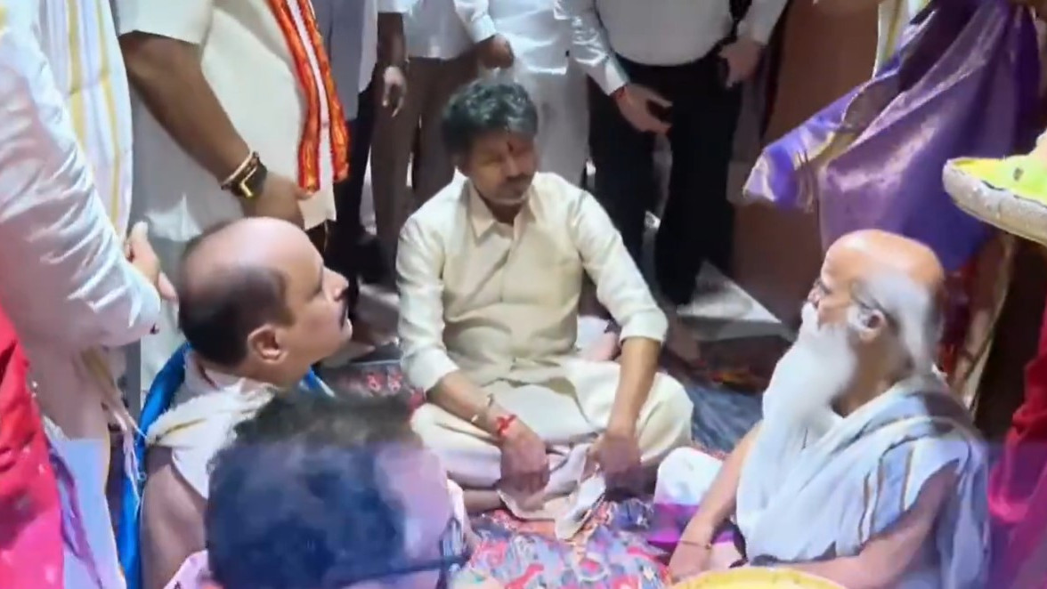 Tamil Nadu CM Vijay visits Indrakeeladri and performs special prayers to Kanaka Durgamma