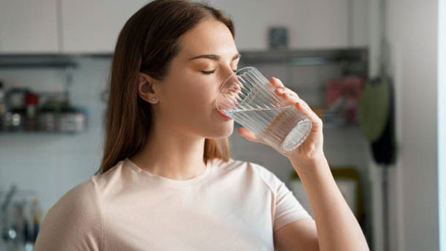 Warm water on an empty stomach in the morning know these things