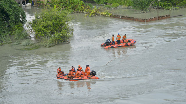Boat capsizes in Ganga river 11 dead including 8 children