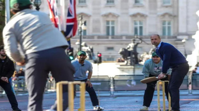 Prince William plays cricket with Ganguly and Rahane outside Buckingham Palace