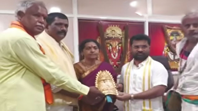 Vijayawada Kanaka Durga Temple receives gold crown worth 75 lakh rupees