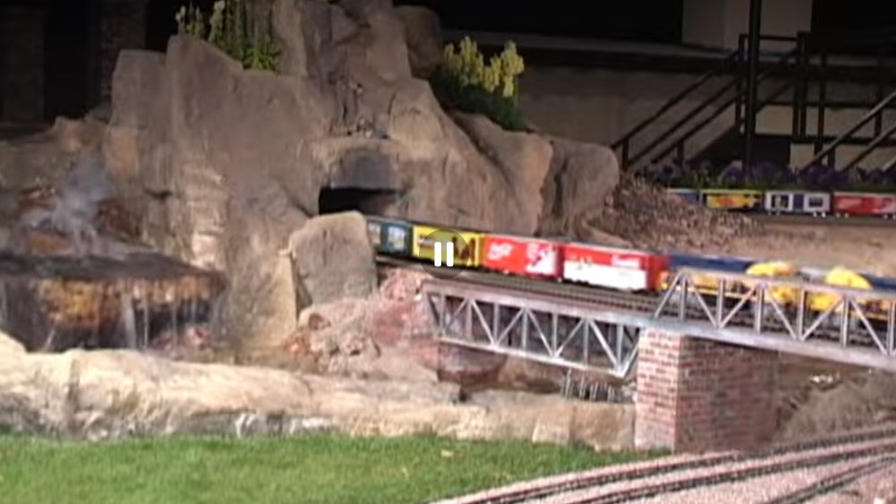 American homebuilder builds 4000 foot railway track in his backyard