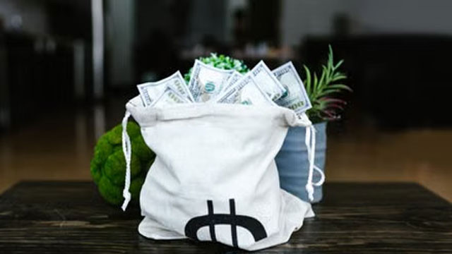 Bag found during morning walk contains foreign currency worth lakhs finally returned to owner