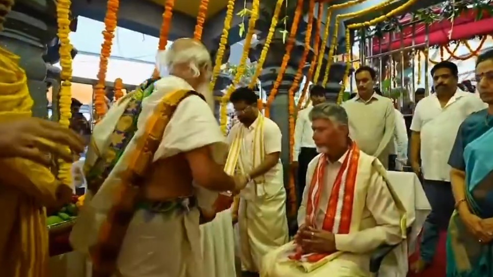 Chandrababu Naidu offers silk clothes to Goddess Durga on Indrakeeladri