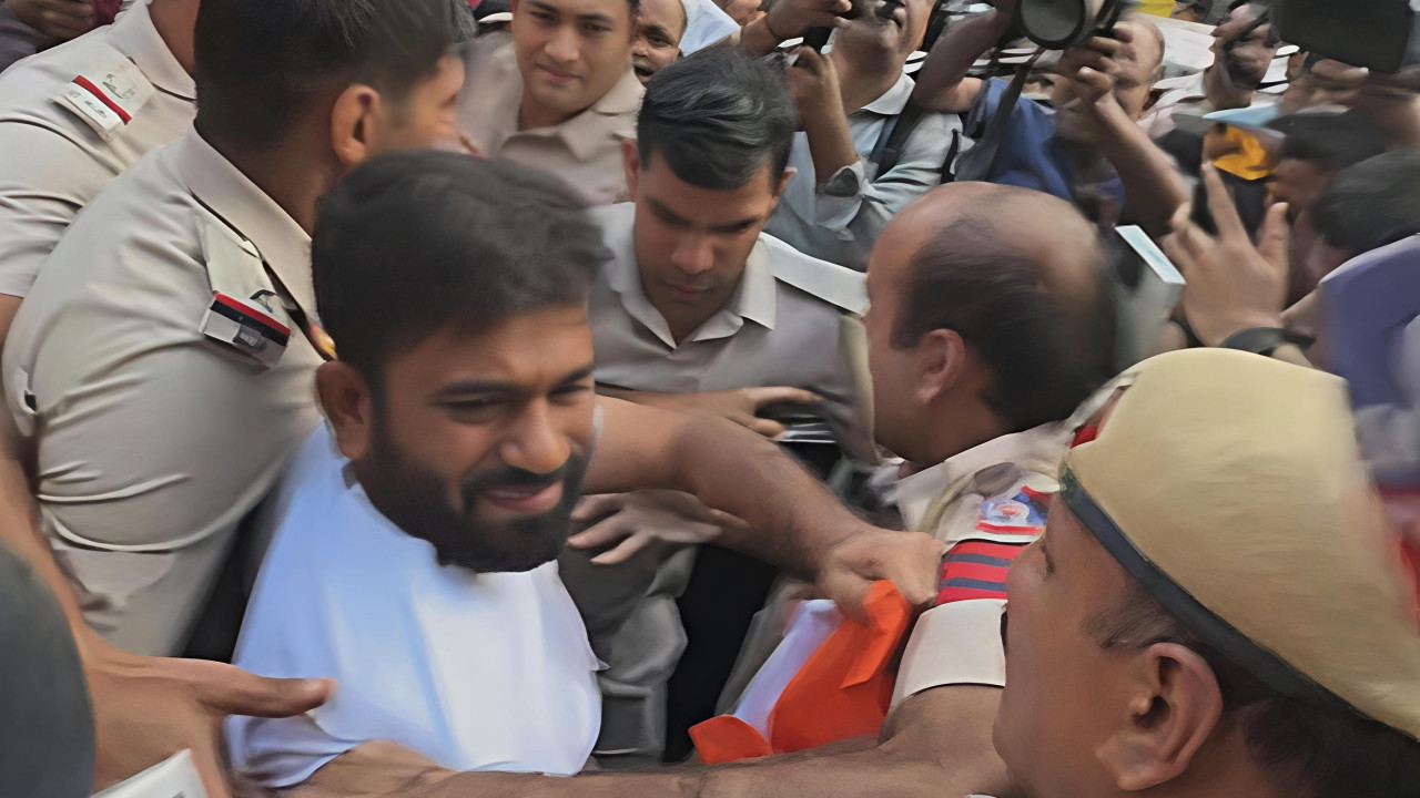 Connaught Place protests Restaurant owner moves High Court over huge losses
