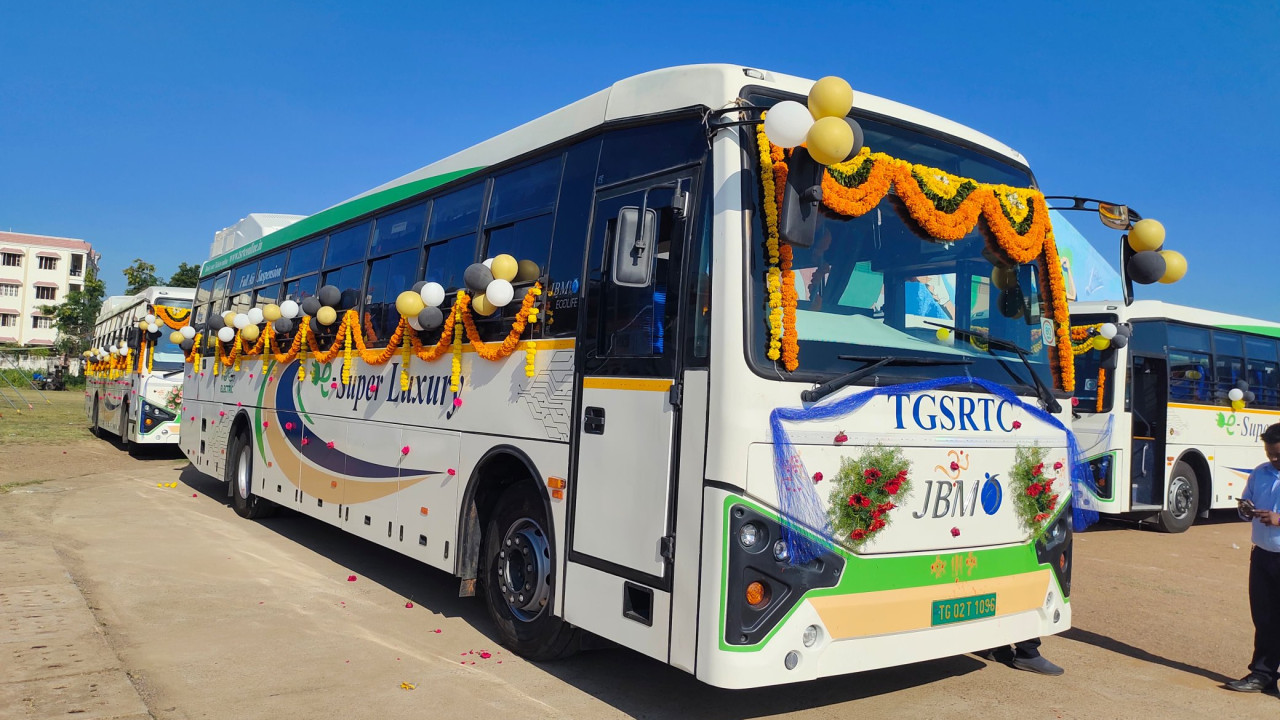 TGSRTC operates 2474 special buses for Dasara festival travelers