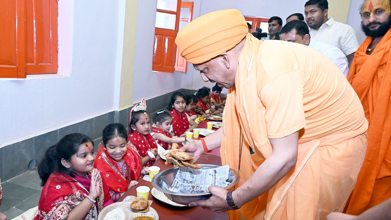 Yogi Adityanath performs Kanya Puja at Gorakhnath Temple and issues key appeal to public