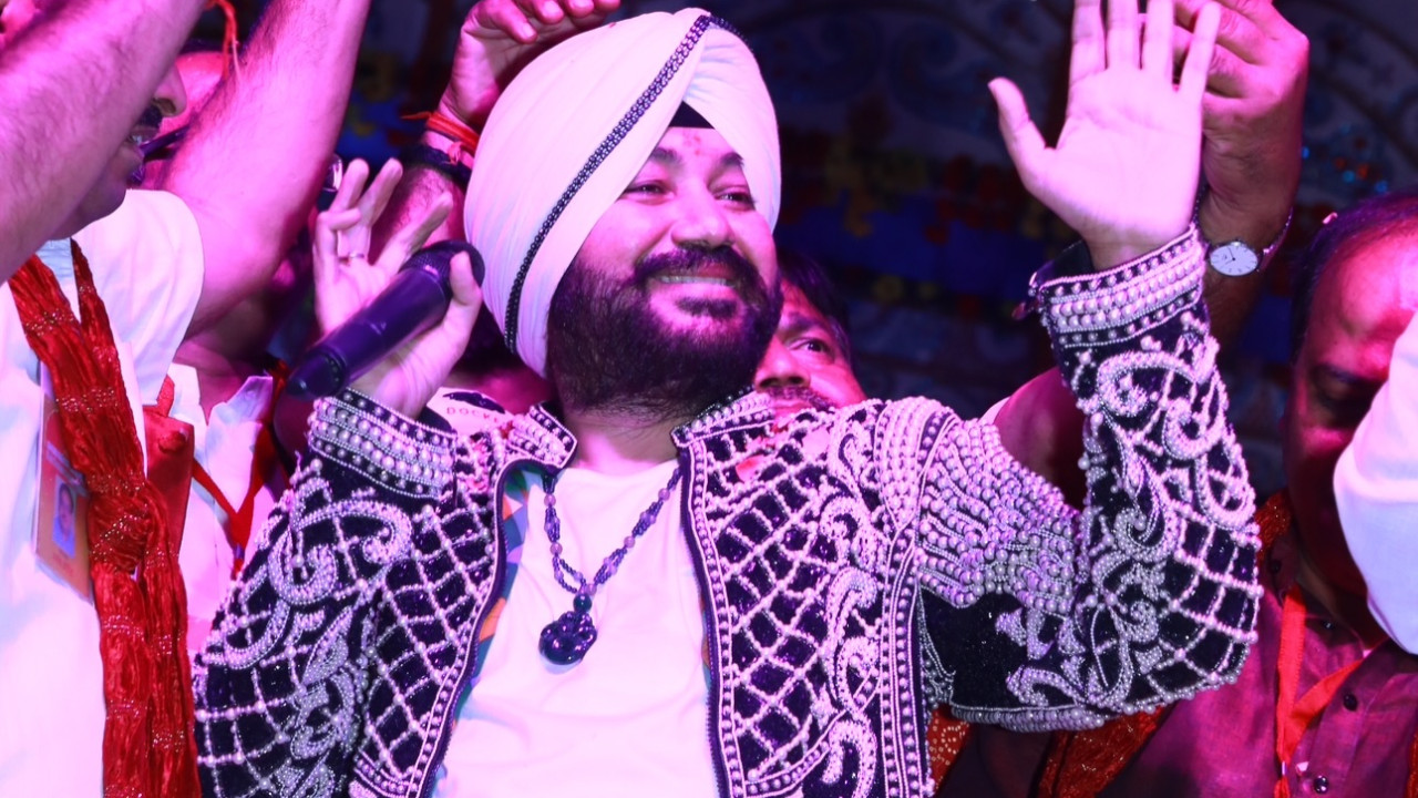 Daler Mehndi insulted on stage as Minister slams him for being drunk