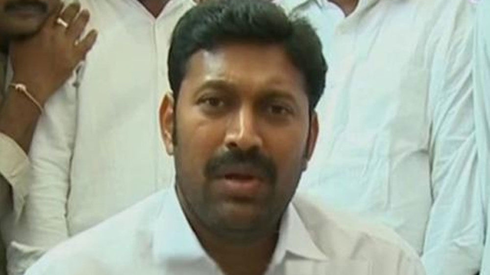YS Avinash Reddy house gets police notice amid high tension in Pulivendula nominations