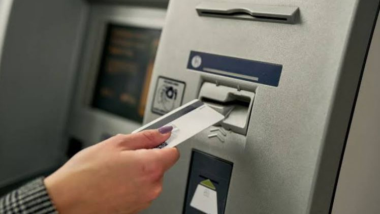 ATM 5 Mistakes That Could Empty Your Bank Account