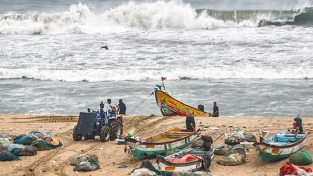 Cyclone alert: Cyclone alert: Extremely heavy rainfall likely in coastal..