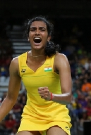 Big B, SRK congratulate Sindhu for 'super performance'