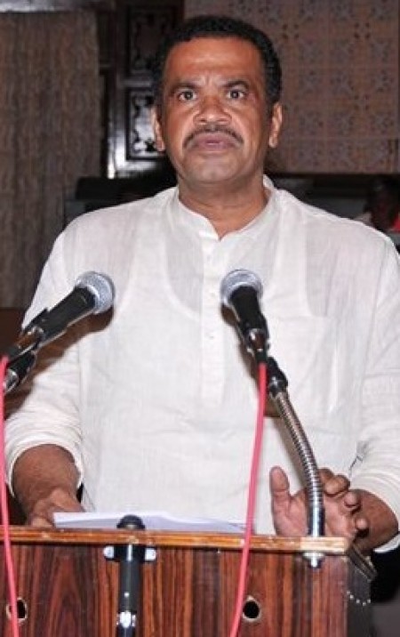 Komati demands CBI probe into Nayeem case