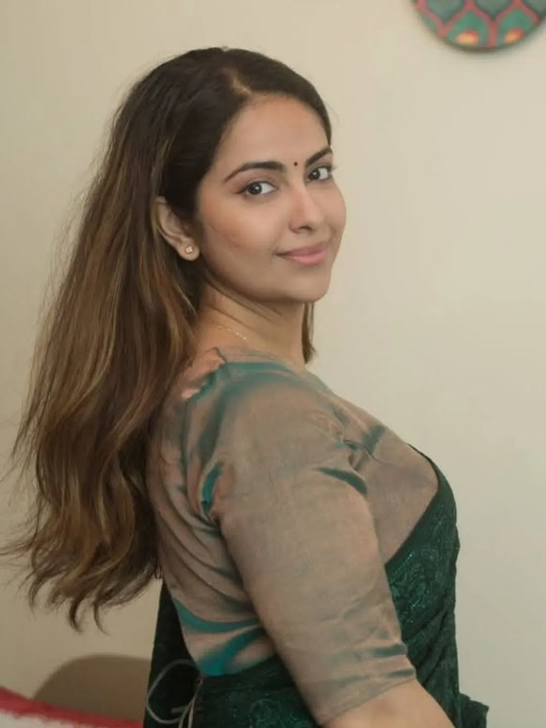 వంద మందిలో ఉన్నా ఒంటరినే.. అవిక గోర్ భావోద్వేగ పోస్ట్
