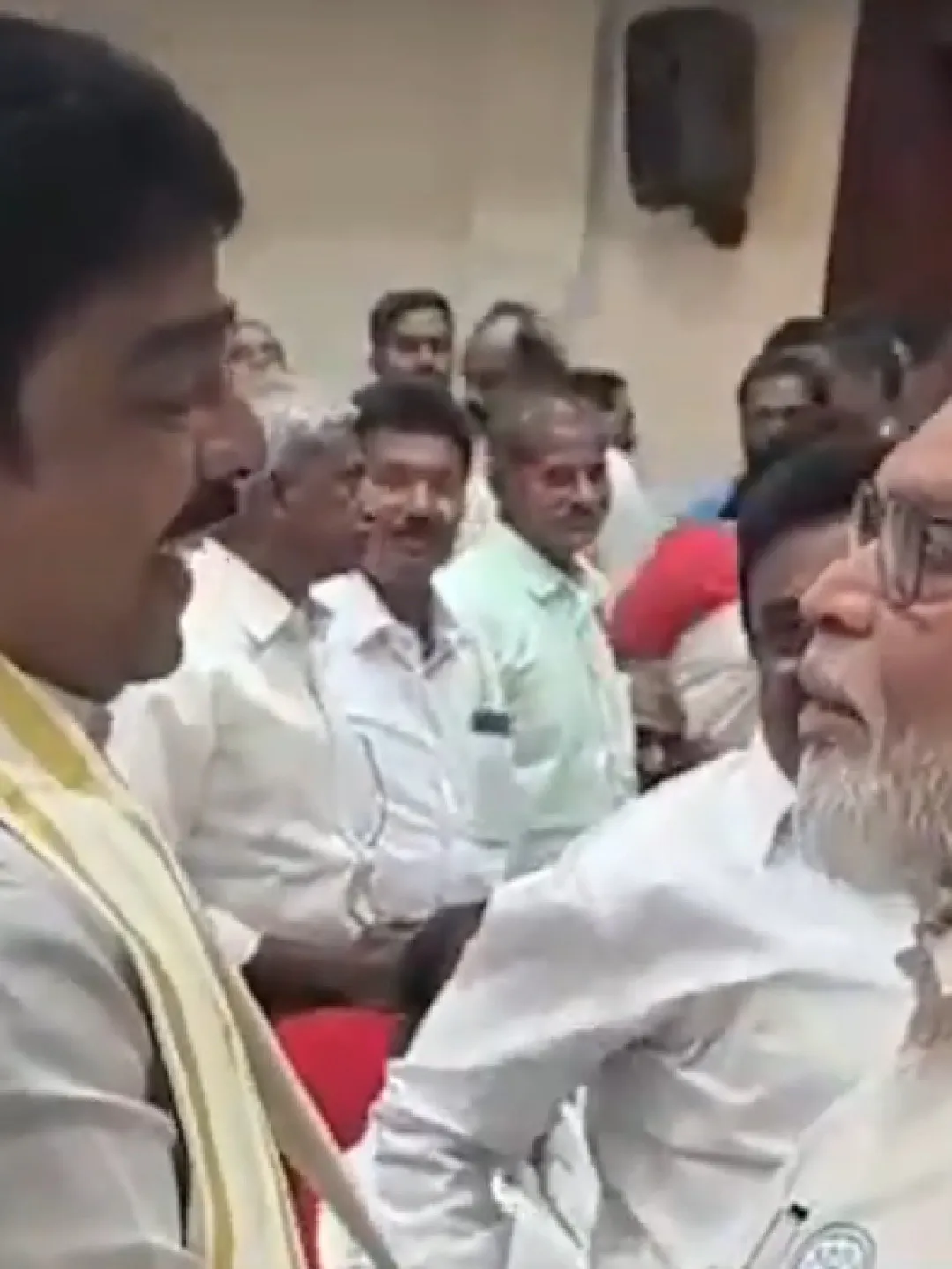 ఒకే వేదికపై బొండా ఉమ, అంబటి రాంబాబు... చంద్రబాబు కీలక నిర్ణయం!
