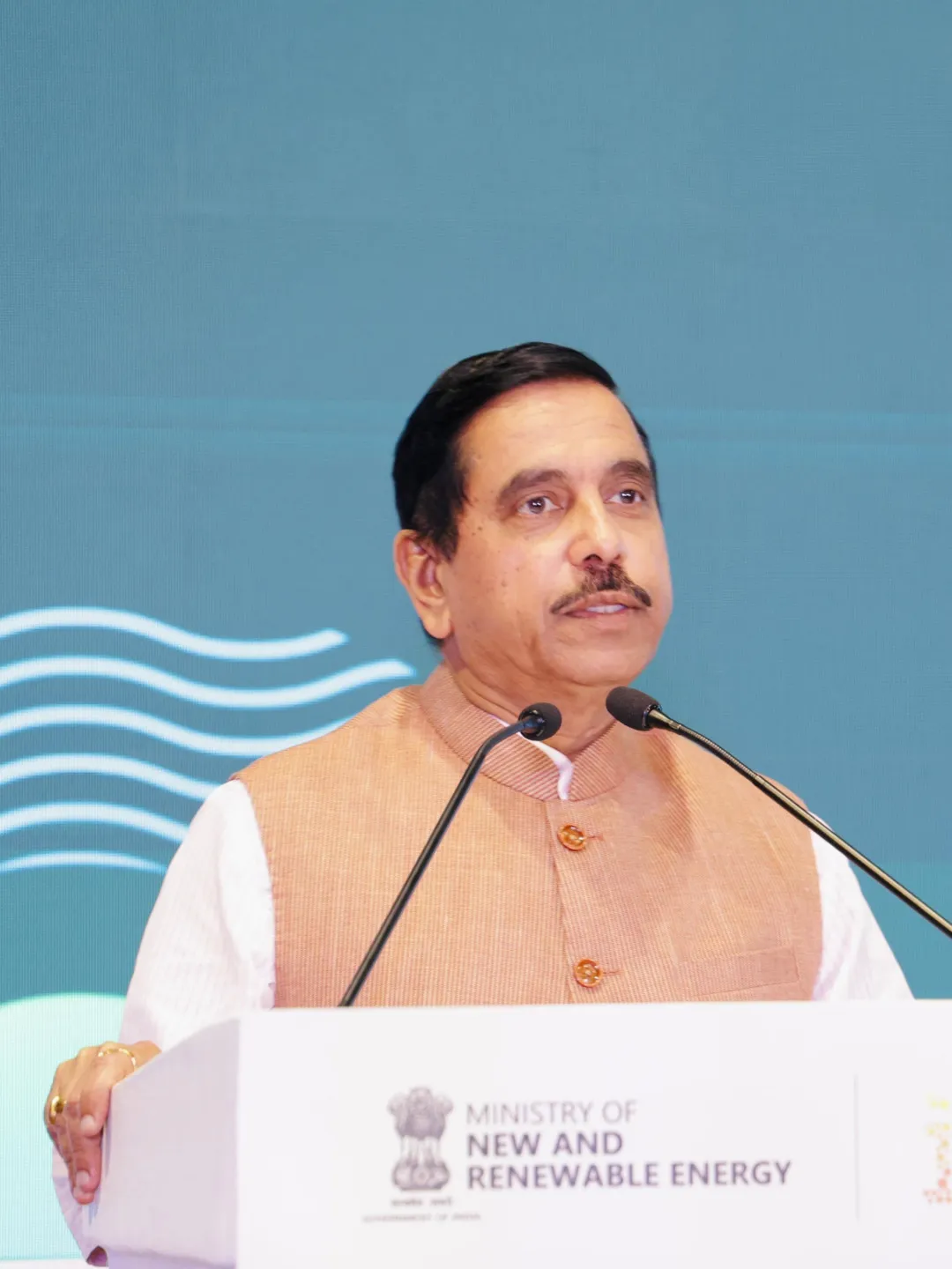 కేంద్ర విద్యాశాఖ మంత్రికి నెల జీతం ఎంతో తెలుసా?