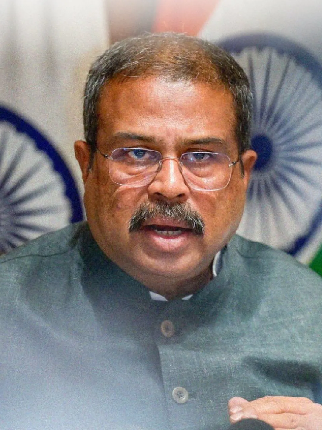 నేను స్ట్రీట్ ఫైటర్‌ను: జైరామ్ రమేశ్‌కు ధర్మేంద్ర ప్రధాన్ కౌంటర్