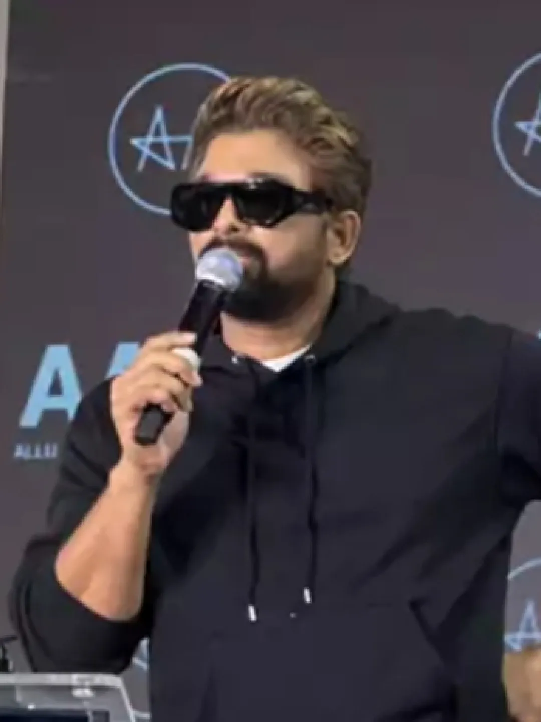 అభిమానులతో ప్రత్యేకంగా సమావేశమైన అల్లు అర్జున్.. ఫ్యాన్స్ కు కీలక సూచన!