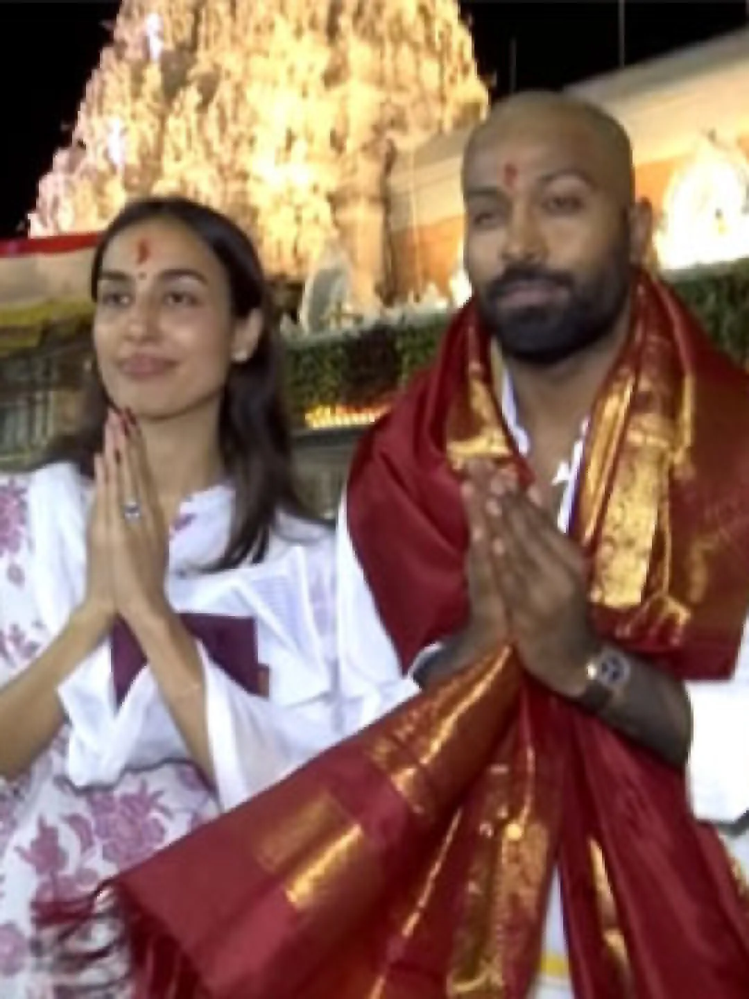 ప్రియురాలితో కలిసి శ్రీవారిని దర్శించుకున్న హార్దిక్ పాండ్యా.. గుండుతో కొత్త లుక్