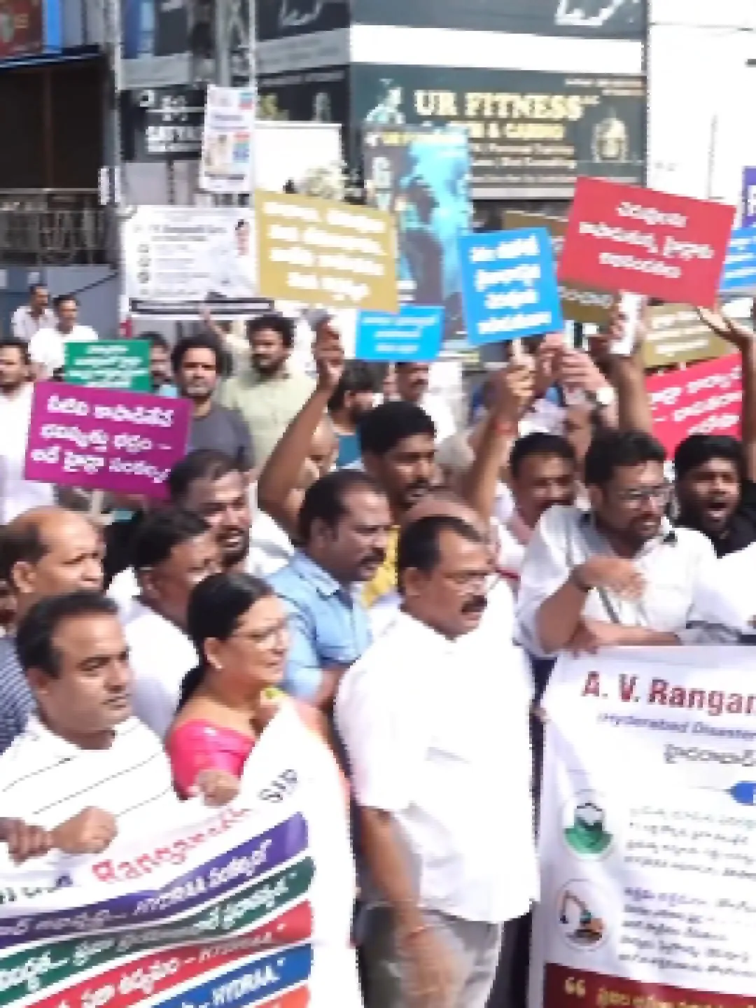 హైడ్రాకు వెల్లువెత్తిన ప్రజా మద్దతు.. కొనసాగించాలంటూ హైదరాబాదులో ర్యాలీలు