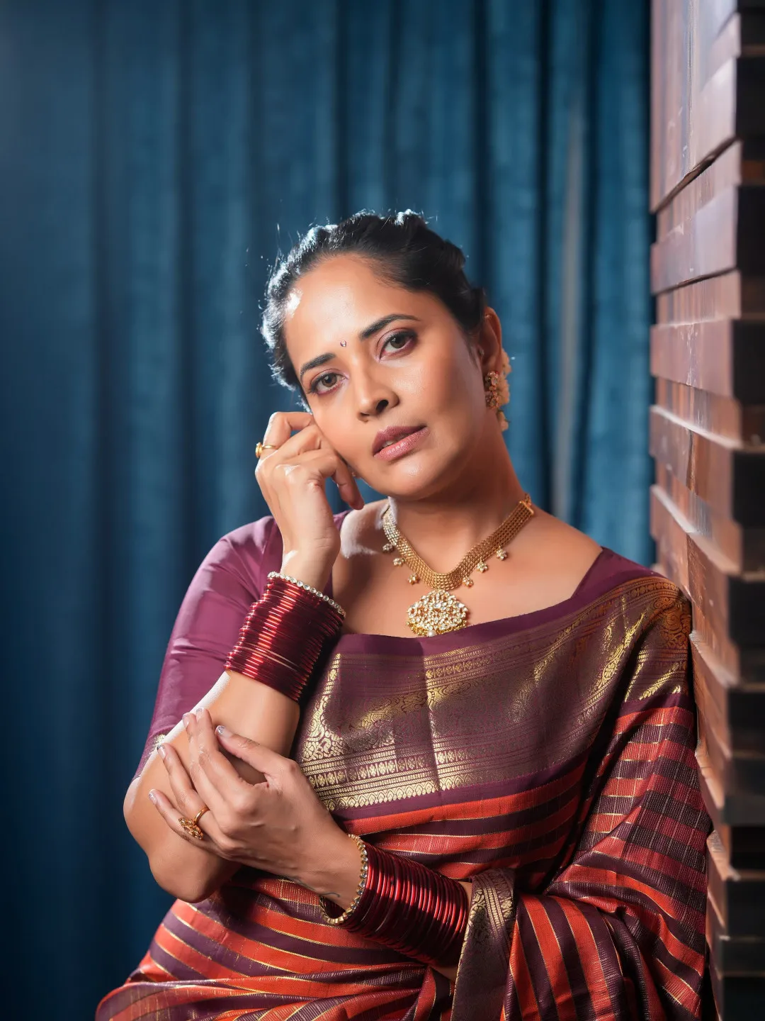 భర్త చనిపోతే బొట్టు, గాజులు ఎందుకు తీసెయ్యాలి?: అనసూయ సంచలన వీడియో