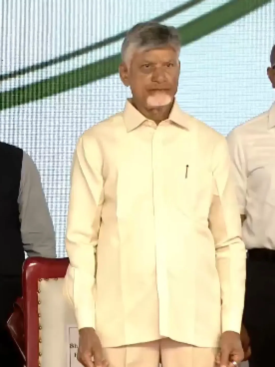 ఏలూరులో ఉపరాష్ట్రపతితో కలిసి కొత్తరకం పాప్‌కార్న్ సీడ్ ఆవిష్కరించిన సీఎం చంద్రబాబు