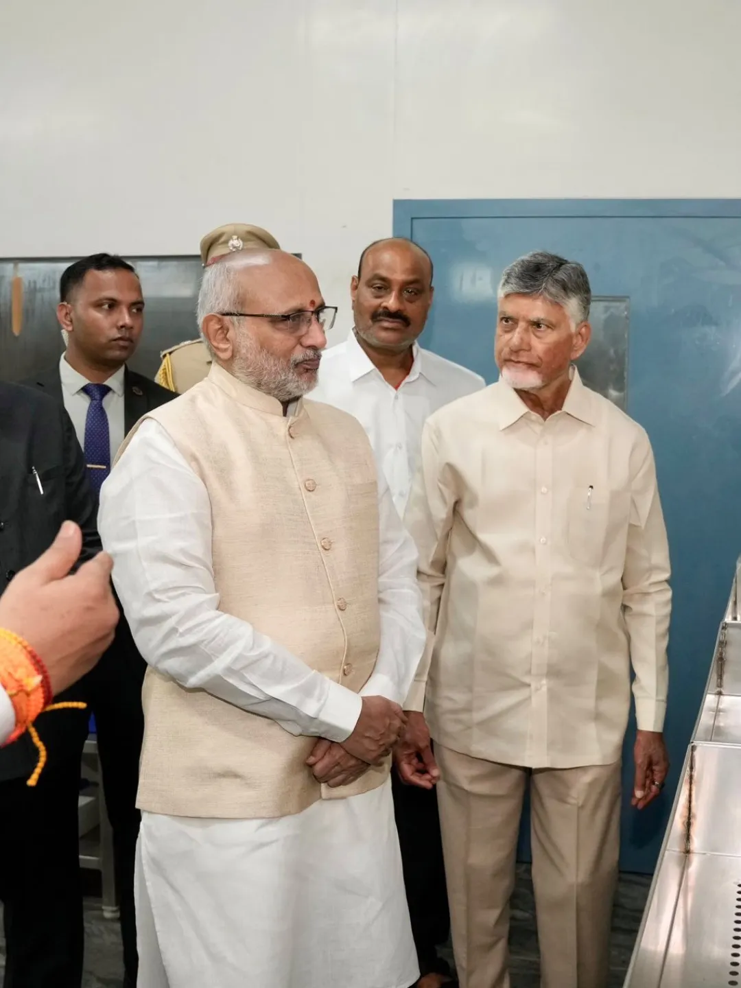 చంద్రబాబు నిజమైన జాతీయవాది.. అభివృద్ధిని ఆటంకపరచరు: ఉపరాష్ట్రపతి ప్రశంసలు