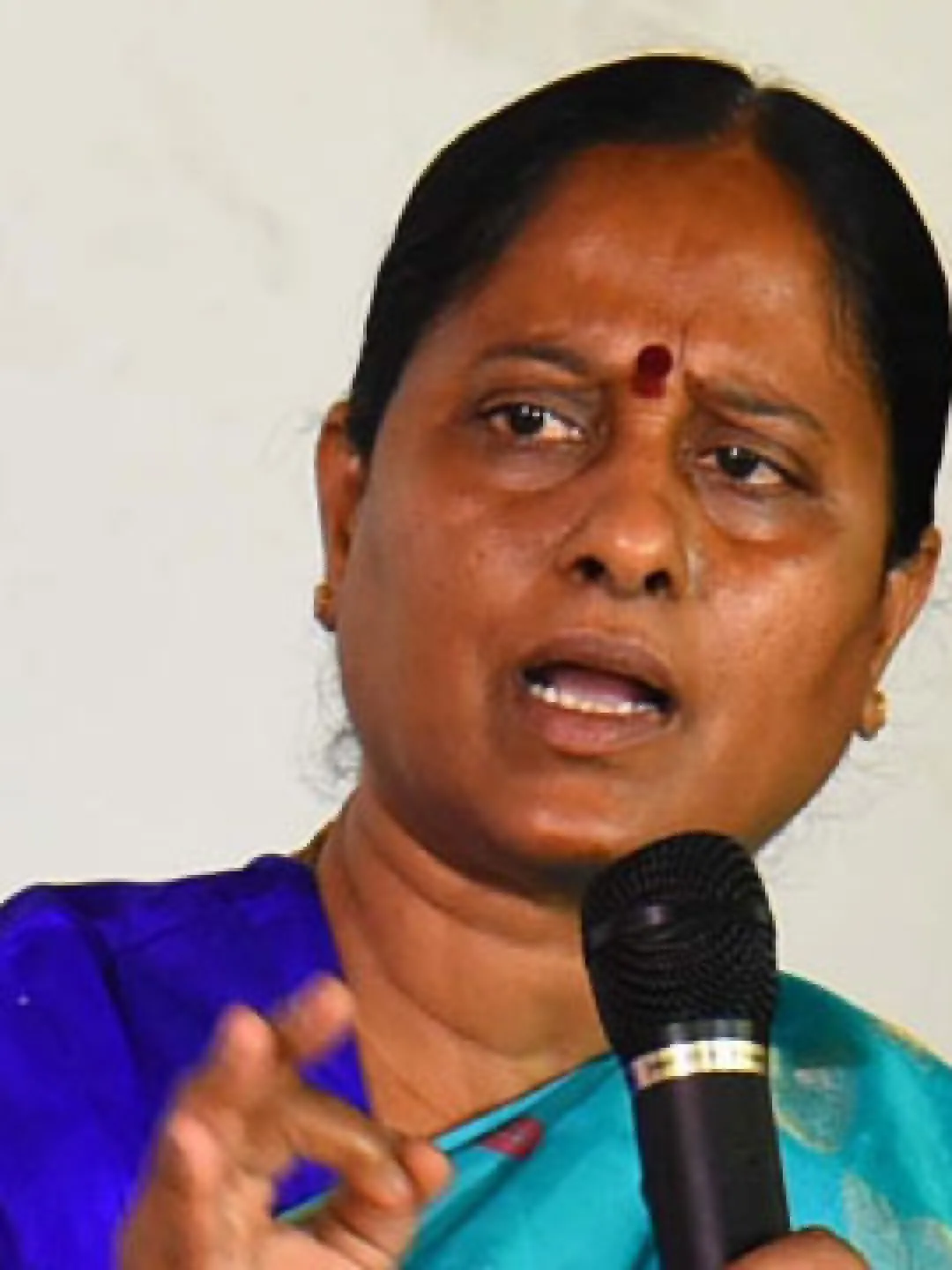 ఖర్గే వద్ద కొండా సురేఖ పంచాయితీ!