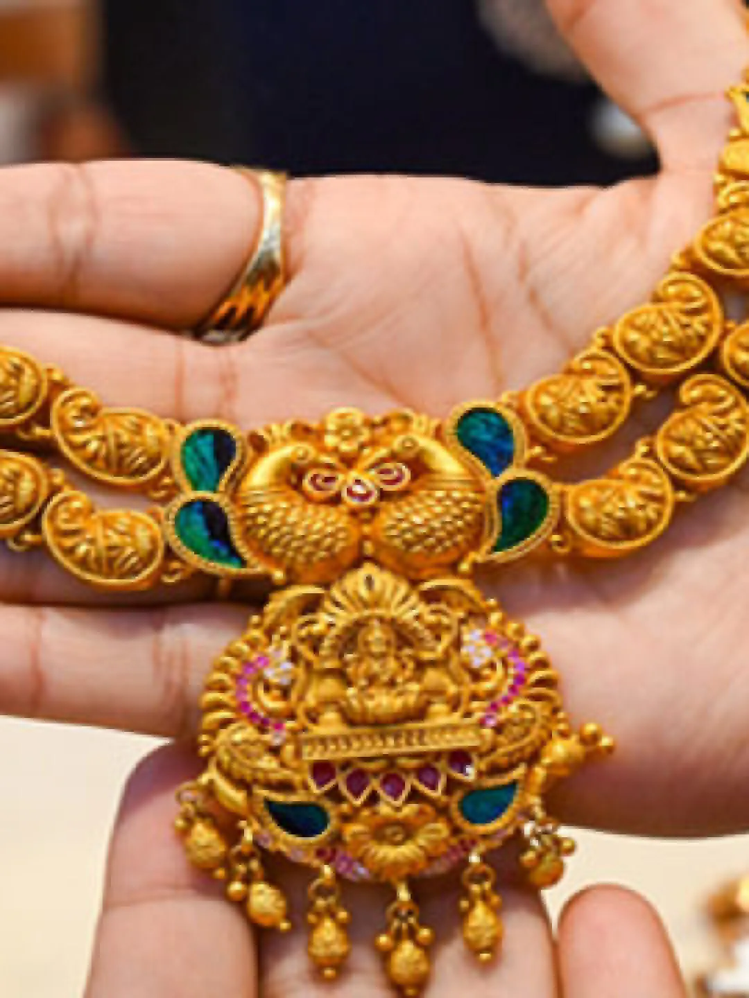 పసిడిపై డబుల్ ఎఫెక్ట్.. పడిపోయిన బంగారం ధరలు!