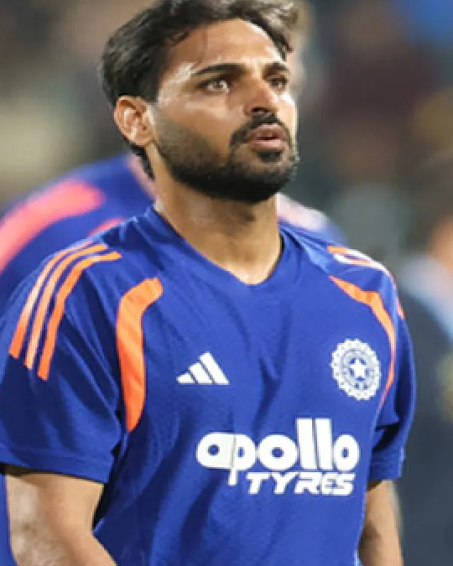 భారత ఫ్లాట్ పిచ్‌లపైనే స్వింగ్ చేస్తాడు.. మా పరిస్థితుల్లో భువీ మాకు పెద్ద సవాల్: మిచెల్ శాంట్నర్