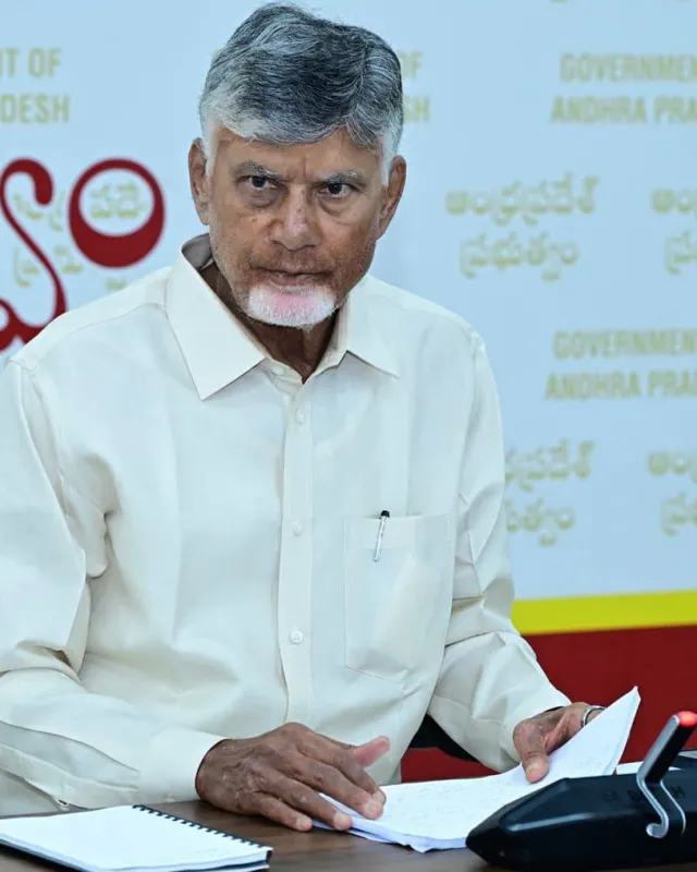 అర్ణబ్ తుపాను: రేపు, ఎల్లుండి అతి భారీ వర్షాలు.. గంట గంటకూ పరిస్థితి సమీక్షిస్తోన్న చంద్రబాబు
