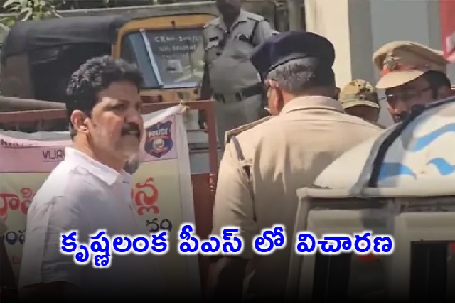 Police questioning Vallabhaneni Vamsi in Krishnalanka PS