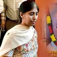 YS Sunitha met Kadapa SP and request security
