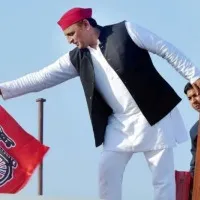 MLAs From Mayawatis Party Meet Akhilesh Yadav