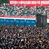11000 Students Attend University Graduation in Wuhan Without Face Masks