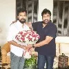 Chiranjeevi gifts a pen to his director Bobby