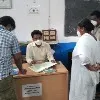 సిబ్బంది సమయపాలన పాటించాలి: వీఎంసీ క‌మిష‌న‌ర్