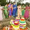 సద్దుల బతుకమ్మ సంబురాల్లో పాల్గొన్న సీఎం కేసీఆర్ సతీమణి శోభమ్మ