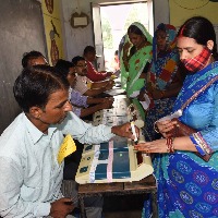 Bihar: Constable found in inebriated state during poll duty, misbehaves with voters